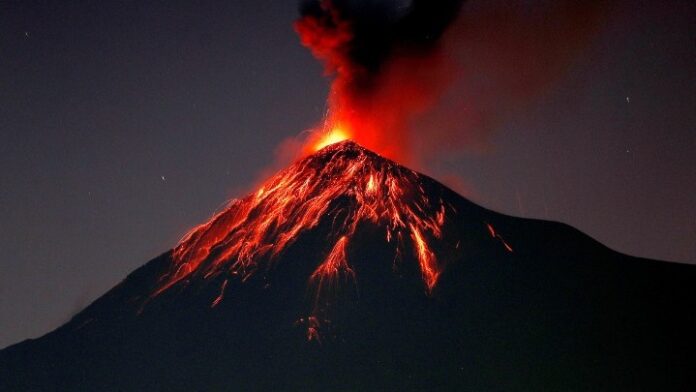 Κατάσταση συναγερμού στην Γουατεμάλα μετά το ξύπνημα του ηφαιστείου Φουέγο