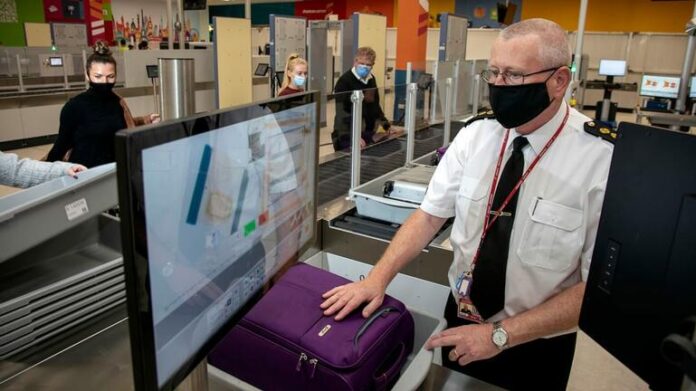 Αεροδρόμια: Γιατί δεν επιτρέπονται ακόμα τα υγρά στις χειραποσκευές