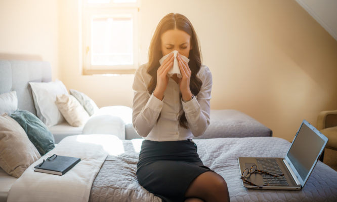 Αλλεργίες το καλοκαίρι: Τι να προσέχετε σε σπίτι και ξενοδοχείο