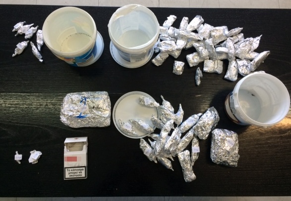 Ο σκύλος ξετρύπωσε τα ναρκωτικά στην Ξάνθη - Έκρυβαν 68 συσκευασίες με κάνναβη στα σπίτια τους