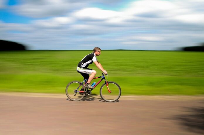ΚΟΚ: Υποχρεωτική χρήση κράνους σε ποδηλάτες έως 12 ετών - Έρχονται αλλαγές