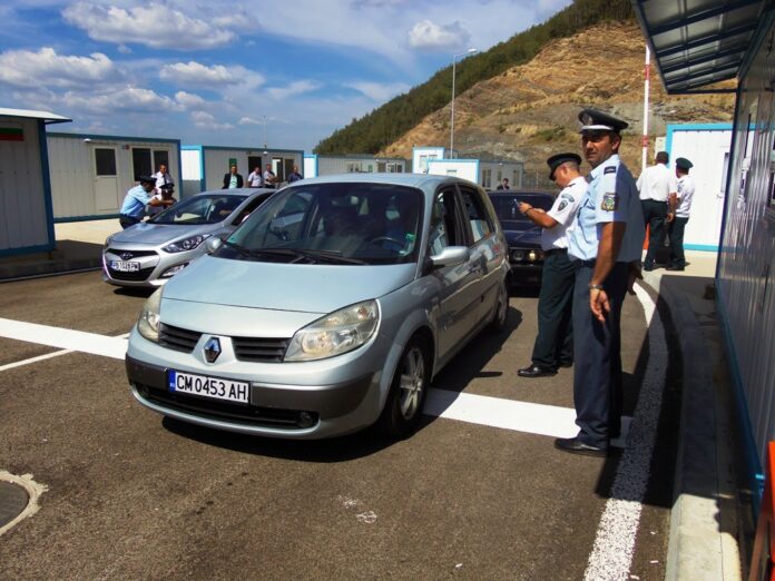 Βουλιάζουν τα ελληνοβουλγαρικά σύνορα στην Κομοτηνή – Επαφές Παυλίδη για αποσυμφόρηση
