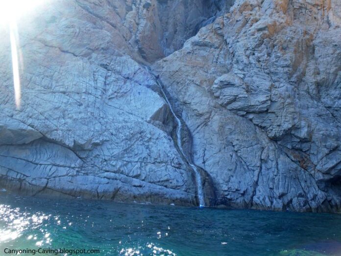 «Κρεμαστό Νερό»: Ο ψηλότερος καταρράκτης της Ελλάδας βρίσκεται στη Σαμοθράκη