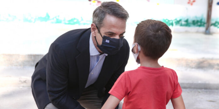 Μητσοτάκης: Θαυμάζω την υπευθυνότητα που δείχνουν τα παιδιά φορώντας τις μάσκες