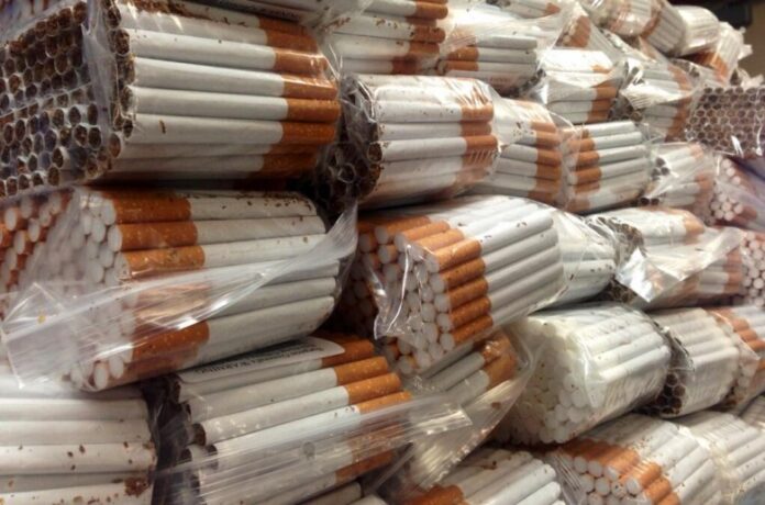 Ξάνθη: Έκρυβε στο σπίτι πάνω από 1.000 πακέτα λαθραίων τσιγάρων