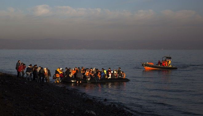 Τούρκοι δουλέμποροι κλέβουν βάρκες για να γυρίσουν στην Τουρκία
