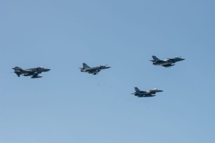 Μαχητικά «έσκισαν» τον ουρανό στην Ξάνθη – Γιορτάζει η Πολεμική Αεροπορία