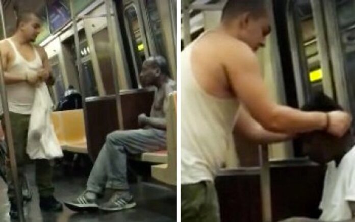 Επιβάτης δίνει την μπλούζα του σε άστεγο στο μετρό και συγκινεί