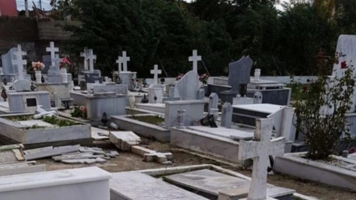 Δεν πίστευαν στα μάτια τους οι συγγενείς νεκρών στη Ξάνθη: Κυνηγοί χαλκού βεβήλωσαν τάφους