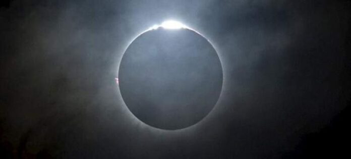 Η ολική έκλειψη ηλίου με τα μάτια της NASA (+ΒΙΝΤΕΟ)