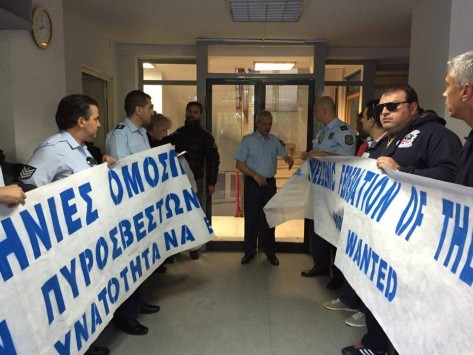 Κατάληψη από αστυνομικούς της ΠΟΑΣΥ στα γραφεία του ΣΥΡΙΖΑ