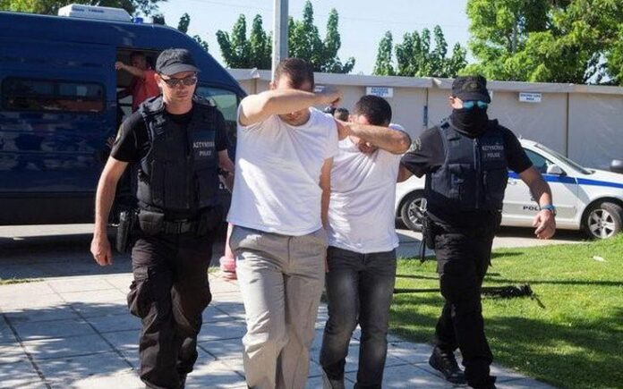 Εμπλέκουν τους 8 Τούρκους αξιωματικούς του Έβρου στο σχέδιο δολοφονίας του Ερντογάν - ΒΙΝΤΕΟ