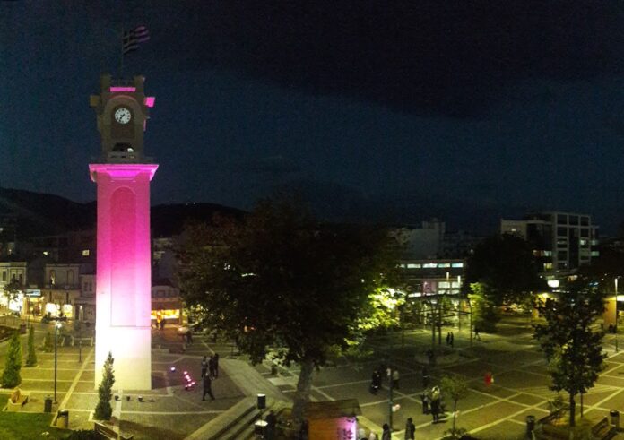Φωτίστηκε ροζ το Ρολόι της Ξάνθης για τον καρκίνο του μαστού