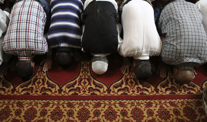 Ραμαζάνι: Τι ορίζει η απόφαση της κυβέρνησης λόγω κορονοϊού
