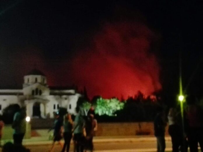 Μεγάλη πυρκαγιά στην Νεάπολη Ξάνθης απείλησε σπίτια - Συναγερμός στην Πυροσβεστική (+ΒΙΝΤΕΟ)