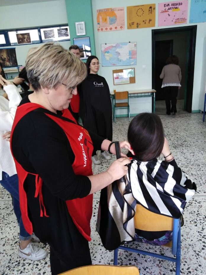 Συγκινητικό: Μαθήτριες στην Ξάνθη έκοψαν και δώρισαν μαλλιά