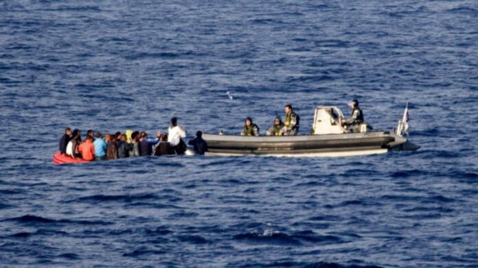 Μετέφερε 30 πρόσφυγες με σκάφος στο Θρακικό Πέλαγος - Χειροπέδες σε 23χρονο διακινητή