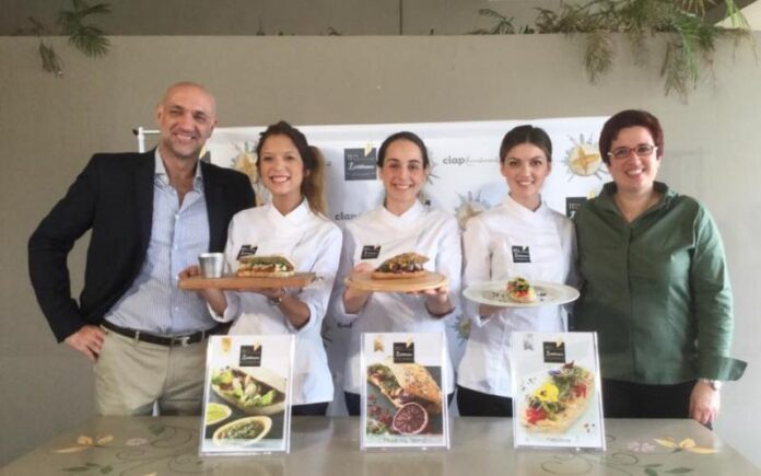 Ελληνίδα έφτιαξε σάντουιτς φασολάδας και βγήκε δεύτερη σε παγκόσμιο διαγωνισμό