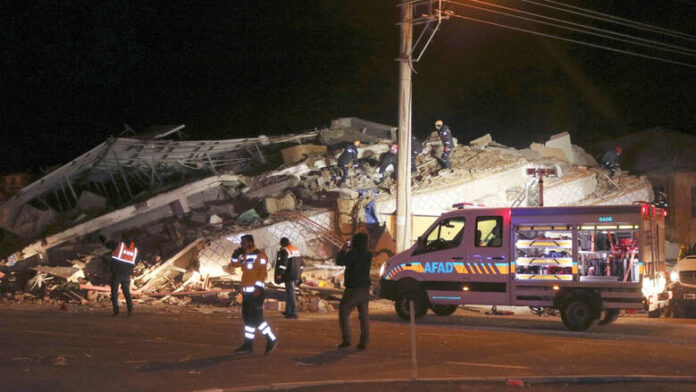 Σεισμός Τουρκία: 18 νεκροί και 500 οι τραυματίες