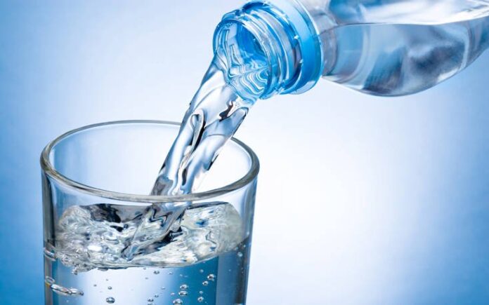 Ποια είναι η κατάλληλη ώρα της μέρας για να πίνεις περισσότερο νερό