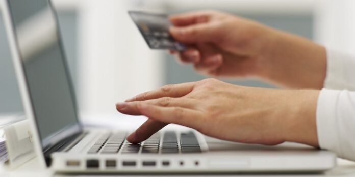 Καχύποπτοι οι περισσότεροι καταναλωτές με τις online συναλλαγές!