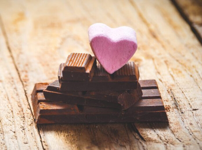 Πόσες σοκολάτες το μήνα κάνουν καλό στην καρδιά;