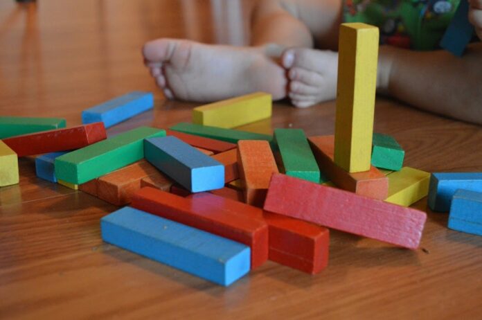 Ξύλινα ή πλαστικά παιχνίδια; Πως να συνδυάσετε διασκέδαση και μάθηση
