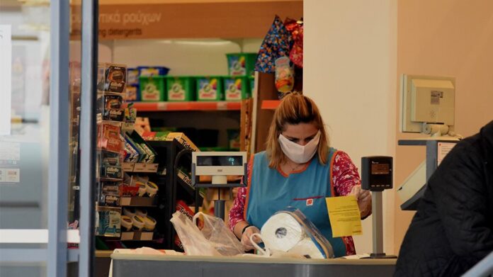Υποχρεωτική από το Σάββατο η χρήση μάσκας στα σούπερ μάρκετ για όλους