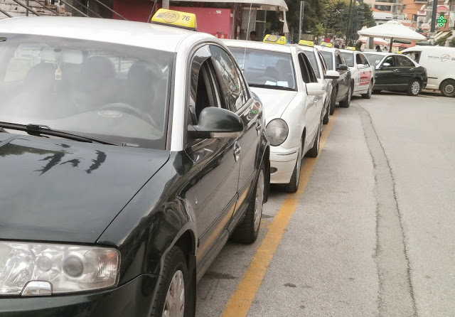 Στιγμές τρόμου για οδηγούς ταξί στην Ξάνθη – Συνεχίζονται οι επιθέσεις στο Δροσερό