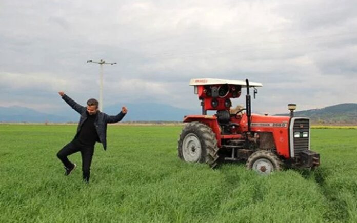 Τούρκος αγρότης ξόδεψε 2.000 ευρώ για να κάνει πιο… μουσικό το τρακτέρ του