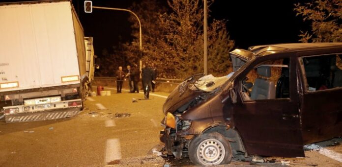 Έβρος: Τούμπαρε φορτηγό με πρόσφυγες-11 τραυματίες