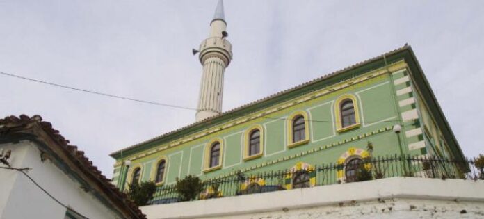 Συναγερμός στην Ξάνθη - Βρήκαν όπλα και σφαίρες μέσα σε τζαμί στην Ηλιόπετρα
