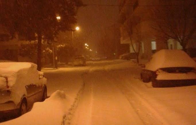 Στο έλεος του χιονιά η Ορεστιάδα: Αποκλεισμένα χωριά – Απαγόρευση κυκλοφορίας [εικόνες]