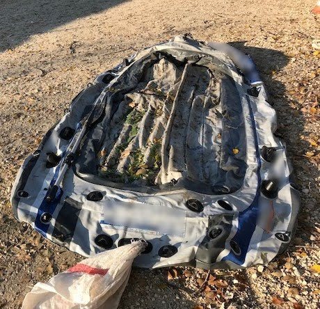 Έβρος: Οι διακινητές χρησιμοποίησαν αυτή τη βάρκα για να περάσουν στην Ελλάδα 10 μετανάστες