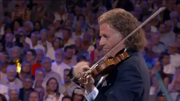 Διάσημος Ολλανδός βιολιστής αποχαιρετά τον Μίκη Θεοδωράκη