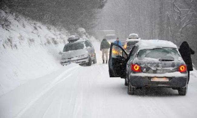Ίασμος: Στιγμές αγωνίας για οδηγό που εγκλωβίστηκε στο χιόνι