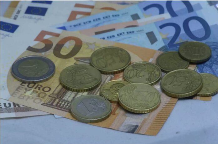 Πως θα πάρετε έως 12.000 ευρώ για δική σας επιχείρηση από τον ΟΑΕΔ