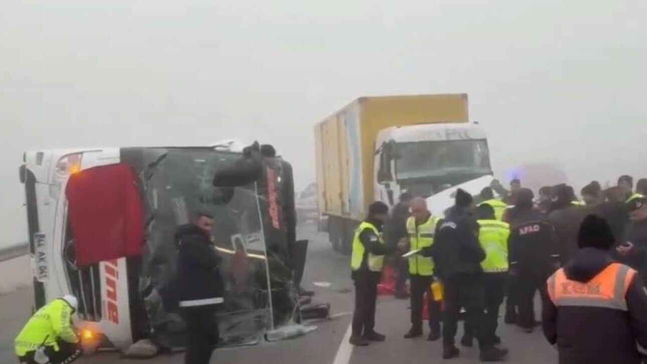 Τουρκία: Σύγκρουση φορτηγού με λεωφορείο – Τουλάχιστον 4 νεκροί και 29 τραυματίες