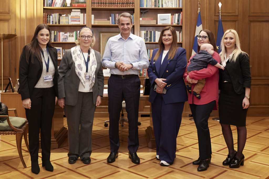 Με πέντε γυναίκες με αφορμή την Ημέρα της Γυναίκας συναντήθηκε ο πρωθυπουργός στο Μέγαρο Μαξίμου