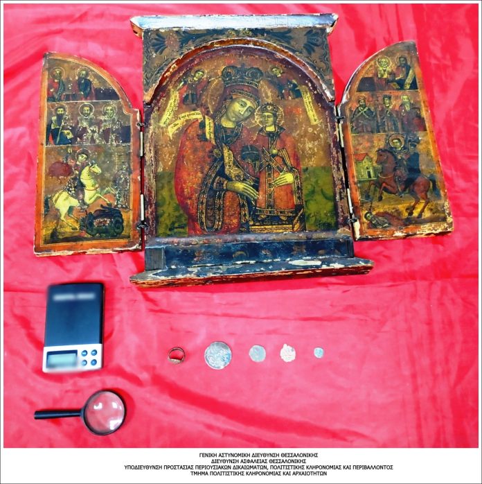 Δαχτυλίδι με διάκοσμο βυζαντινής εποχής, αγιογραφία και νομίσματα έκρυβε στο σπίτι του 35χρονος