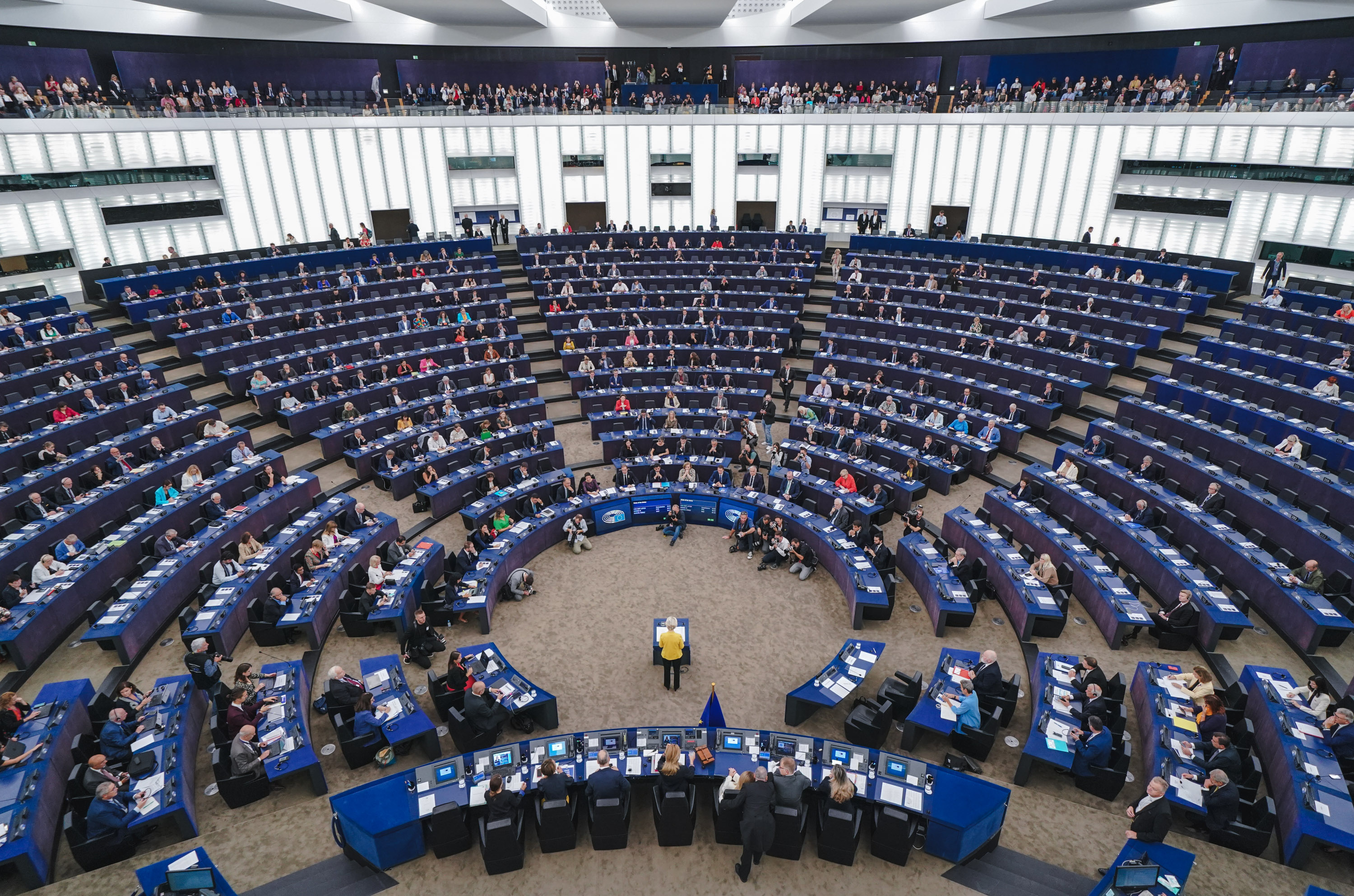 Το Ευρωπαϊκό Κοινοβούλιο υιοθέτησε νόμο που πλαισιώνει την τεχνητή νοημοσύνη