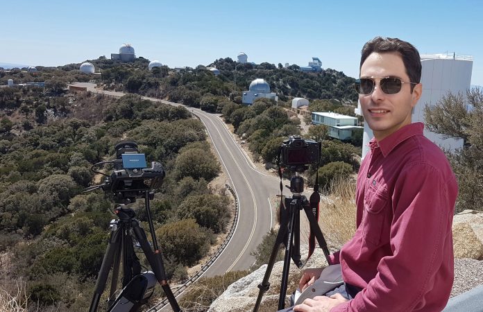 Έλληνας αστροφωτογράφος και ντοκιμαντερίστας ταξιδεύει και βιντεοσκοπεί το σύμπαν μέσα απ' τα μεγάλα τηλεσκόπια της Γής