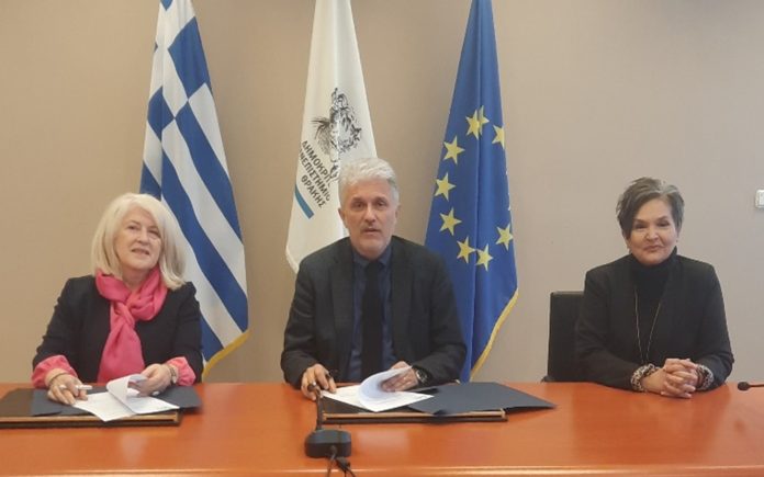 Την Παρασκευή 29 Μαρτίου 2024, στην Πρυτανεία του Δημοκρίτειου Πανεπιστημίου Θράκης, ο Πρύτανης Καθηγητής κ. Φώτιος Μάρης και η Διευθύντρια της Περιφερειακής Διεύθυνσης Εκπαίδευσης Ανατολικής Μακεδονίας και Θράκης κ. Μαριγούλα Κοσμίδου υπέγραψαν Πρωτόκολλο Συνεργασίας μεταξύ του Τμήματος Γλώσσας, Φιλολογίας και  Πολιτισμού Παρευξείνιων Χωρών της Σχολής Κλασικών και Ανθρωπιστικών Επιστημών του Δημοκριτείου Πανεπιστημίου Θράκης και της Περιφερειακής Διεύθυνσης Εκπαίδευσης Ανατολικής Μακεδονίας και Θράκης.